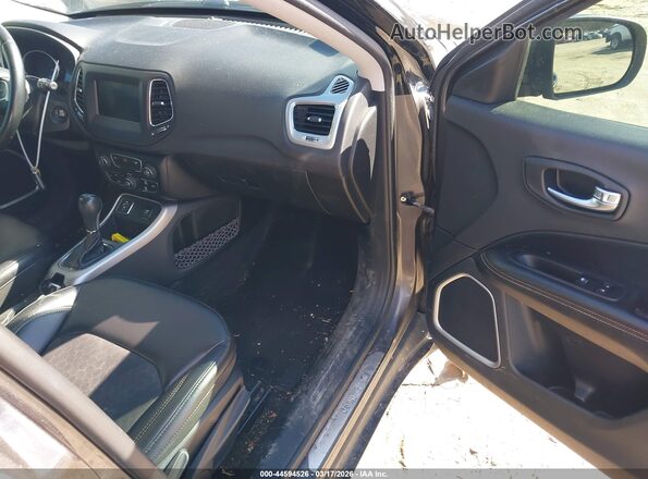 3C4NJCBB0LT102599 2020 JEEP COMPASS Серый Вид салона спереди