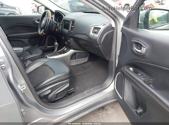 3C4NJCBB3HT643122 2017 JEEP NEW COMPASS Gray Widok wnętrza z przodu