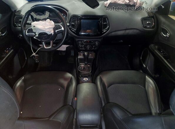 3C4NJCBB8KT618661 2019 JEEP COMPASS Синий Вид панели приборов