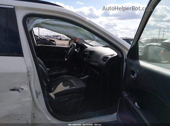 3C4NJCBBXHT690826 2017 JEEP NEW COMPASS White Vista interior delantera