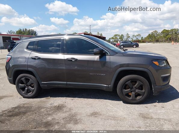 3C4NJCBBXJT263166 2018 JEEP COMPASS Gray Widok wnętrza z tyłu