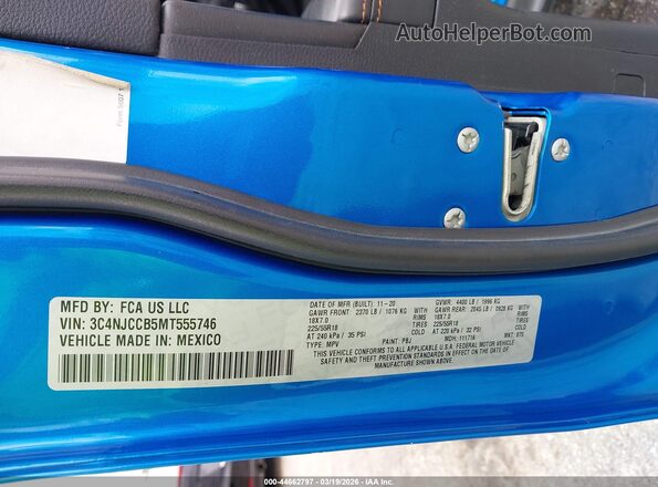 3C4NJCCB5MT555746 2021 JEEP COMPASS Blue Vista del compartimento del motor