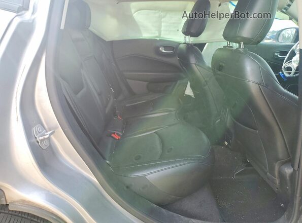 3C4NJCCB6KT699089 2019 JEEP COMPASS Серебряный Вид задних сидений