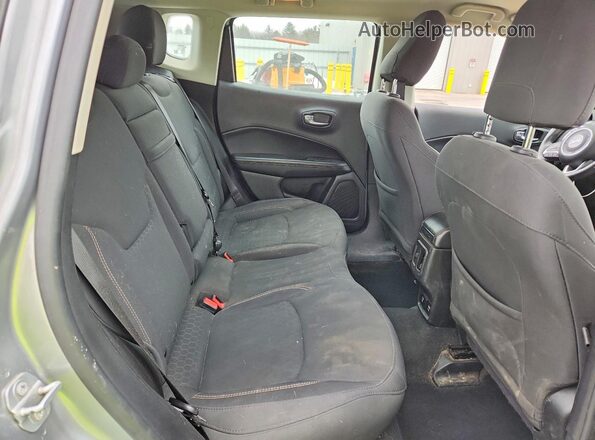 3C4NJDABXKT689853 2019 JEEP COMPASS Серебряный Вид задних сидений