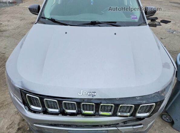 3C4NJDABXKT689853 2019 JEEP COMPASS Серебряный Вид задней части салона