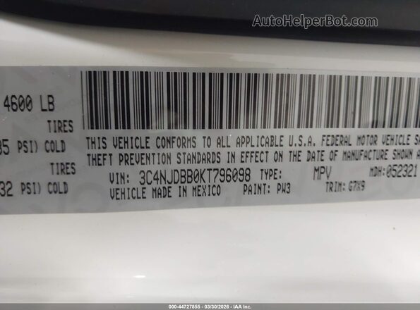 3C4NJDBB0KT796098 2019 JEEP COMPASS White Вид підкапотного простору