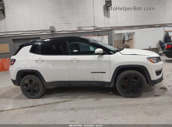 3C4NJDBB0KT796098 2019 JEEP COMPASS White Вид задньої частини салону