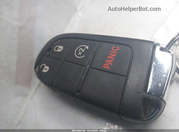 3C4NJDBB0LT175199 2020 JEEP COMPASS Белый Вид панели приборов