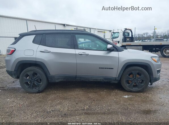 3C4NJDBB0LT252329 2020 JEEP COMPASS Silver Вид задньої частини салону