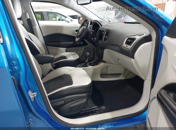 3C4NJDBB4HT641675 2017 JEEP NEW COMPASS Blue Widok wnętrza z przodu