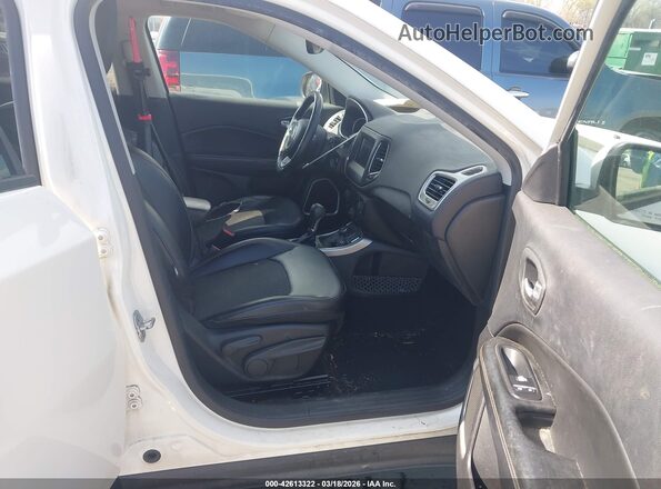 3C4NJDBB6HT617037 2017 JEEP NEW COMPASS White Widok wnętrza z przodu