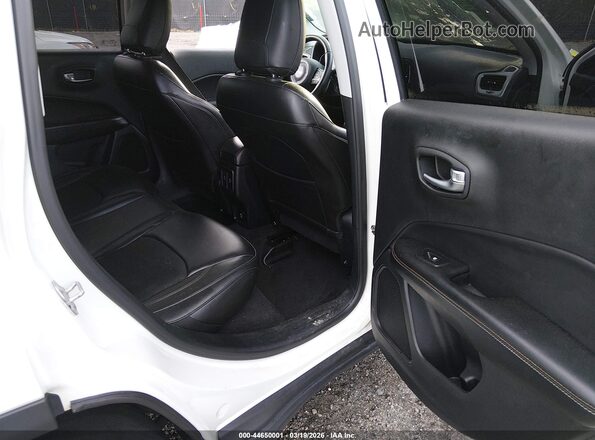 3C4NJDBB6JT256429 2018 JEEP COMPASS Белый Вид наклейки с VIN-кодом