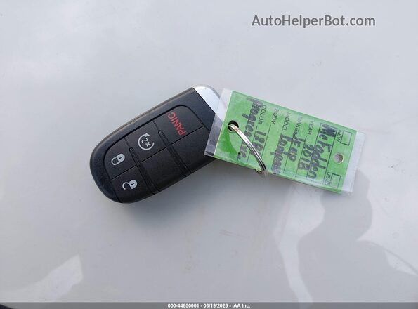 3C4NJDBB6JT256429 2018 JEEP COMPASS Белый Вид панели приборов