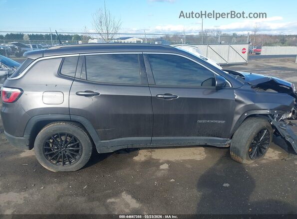 3C4NJDBB7JT150300 2018 JEEP COMPASS Черный Вид щитка приборов