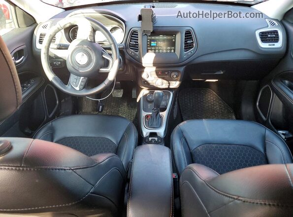 3C4NJDBB8LT115591 2020 JEEP COMPASS Red Вид панелі приладів