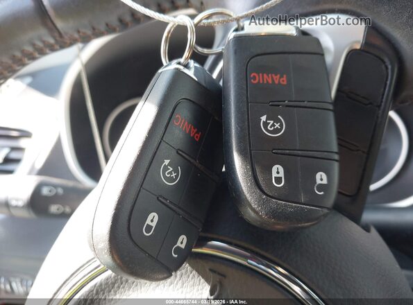 3C4NJDBB9HT597138 2017 JEEP NEW COMPASS Red Widok deski rozdzielczej