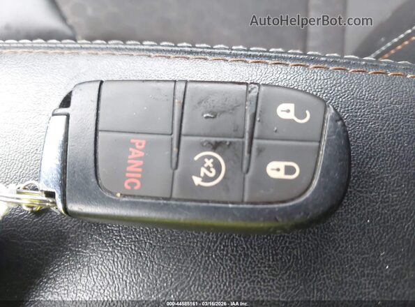 3C4NJDBBXMT547424 2021 JEEP COMPASS Красный Вид панели приборов