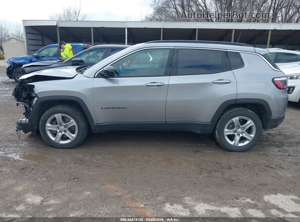 3C4NJDBN3RT596689 2024 JEEP COMPASS Silver უკანა სალონის ხედი