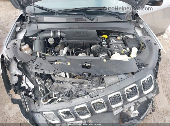 3C4NJDBN3RT596689 2024 JEEP COMPASS Silver უკანა ხედი