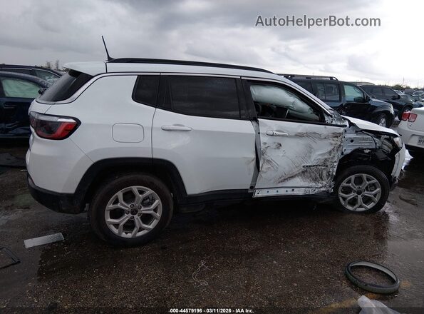 3C4NJDBN4ST529945 2025 JEEP COMPASS White Widok wnętrza z tyłu