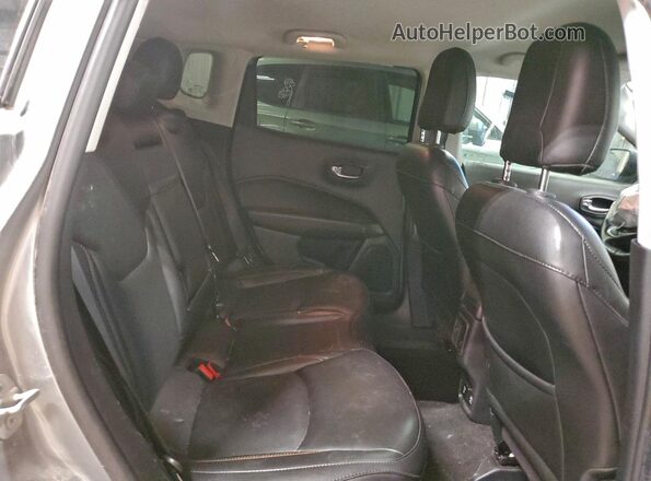 3C4NJDCB0KT690829 2019 JEEP COMPASS Silver Սալոնի հետևի տեսք