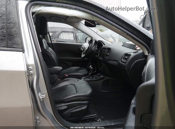 3C4NJDCB1HT680867 2017 JEEP NEW COMPASS Silver Вид салону спереду