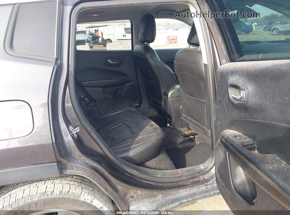 3C4NJDCB1JT283603 2018 JEEP COMPASS Gray Widok naklejki z numerem VIN