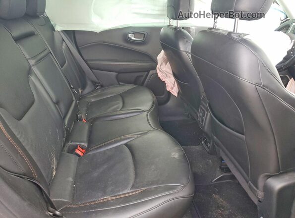 3C4NJDCB1KT800643 2019 JEEP COMPASS Gray Вид задньої частини салону