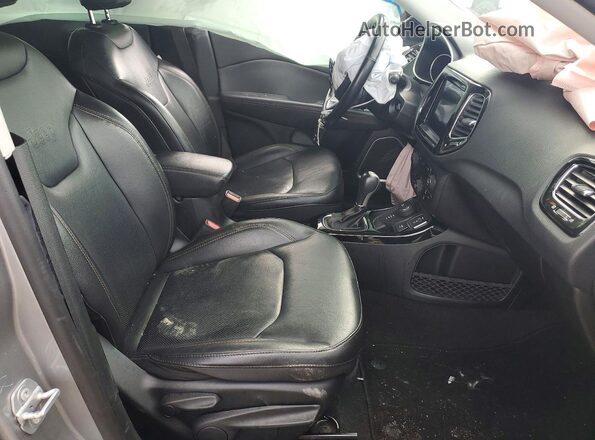 3C4NJDCB1KT800643 2019 JEEP COMPASS Gray Вид салону спереду