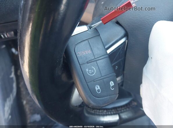 3C4NJDCB2MT556617 2021 JEEP COMPASS Красный Вид панели приборов