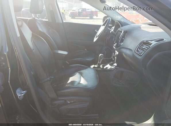 3C4NJDCB4KT742141 2019 JEEP COMPASS Черный Вид салона спереди