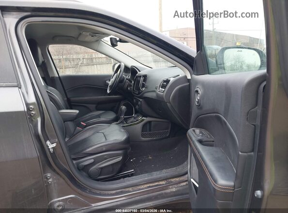 3C4NJDCB9MT515675 2021 JEEP COMPASS Серый Вид салона спереди