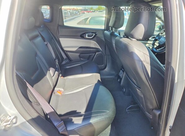 3C4NJDCN1ST511126 2025 JEEP COMPASS Серебряный Вид задней части салона