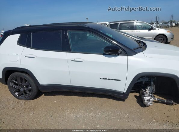 3C4NJDCN6TT215522 2026 JEEP COMPASS Белый Панорамный вид салона 360°