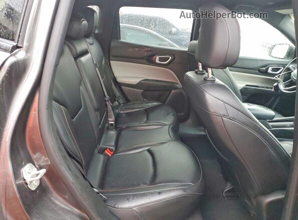 3C4NJDCN9RT594895 2024 JEEP COMPASS Серый Вид задней части салона