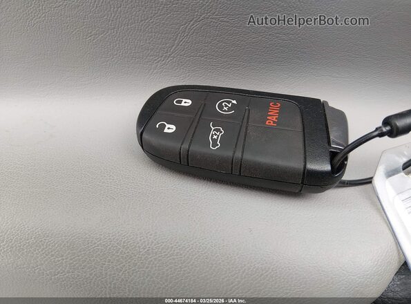 3C4NJDCN9TT186856 2026 JEEP COMPASS Синий Вид панели приборов