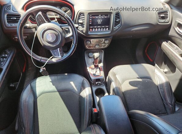 3C4NJDDB1LT220972 2020 JEEP COMPASS Белый Вид панели приборов