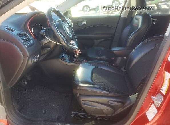 3C4NJDDB2KT670936 2019 JEEP COMPASS Красный Вид салона спереди
