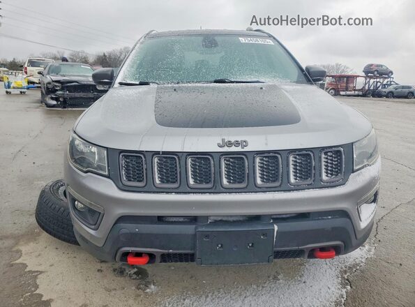 3C4NJDDB4KT617882 2019 JEEP COMPASS Серебряный Вид спереди