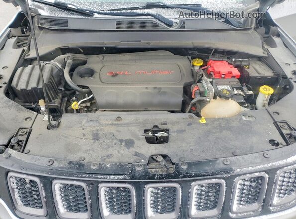 3C4NJDDB4KT617882 2019 JEEP COMPASS Серебряный Вид задней части салона