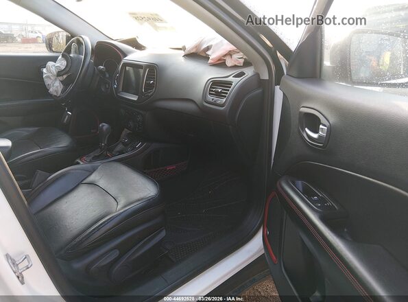 3C4NJDDB5HT630746 2017 JEEP NEW COMPASS Белый Вид салона спереди