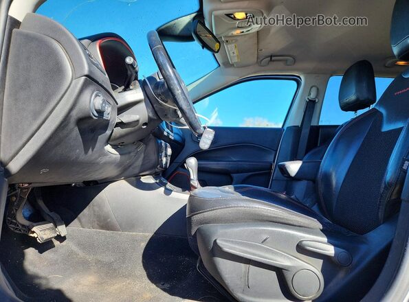 3C4NJDDB5KT627904 2019 JEEP COMPASS Серый Вид салона спереди