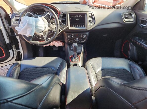 3C4NJDDB7KT682001 2019 JEEP COMPASS White Առջևի վահանակի տեսք