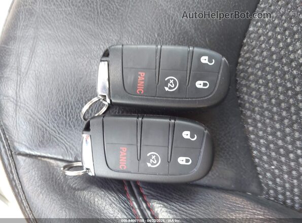 3C4NJDDB9JT163496 2018 JEEP COMPASS Белый Вид панели приборов