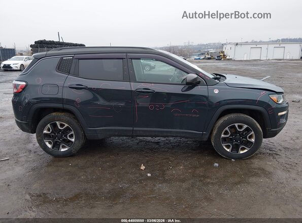 3C4NJDDBXJT270072 2018 JEEP COMPASS Черный Вид задней части салона