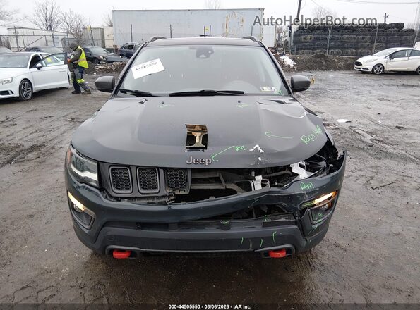 3C4NJDDBXJT270072 2018 JEEP COMPASS Черный Вид щитка приборов