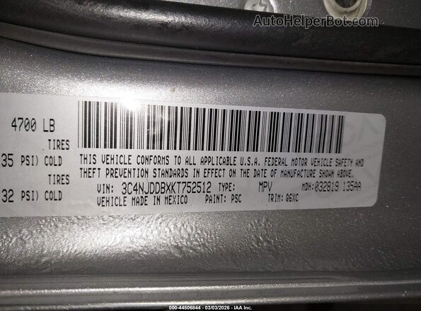 3C4NJDDBXKT752512 2019 JEEP COMPASS Gray Engine compartment view