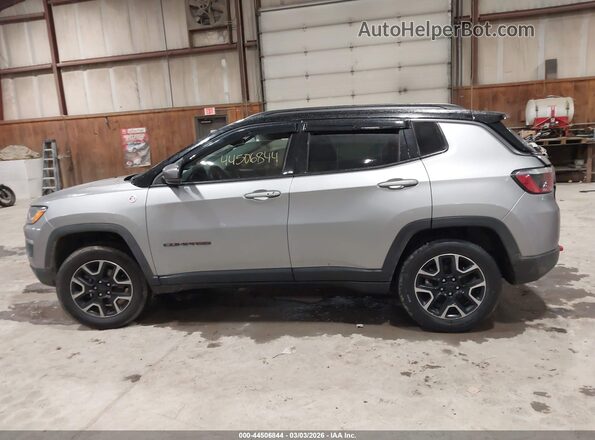 3C4NJDDBXKT752512 2019 JEEP COMPASS Gray 360 interior view