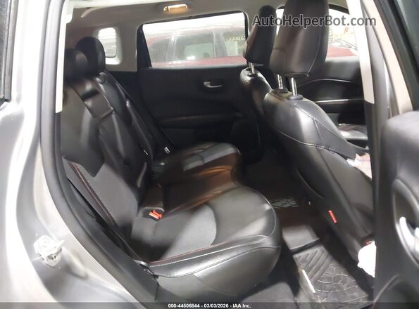 3C4NJDDBXKT752512 2019 JEEP COMPASS Gray VIN sticker view