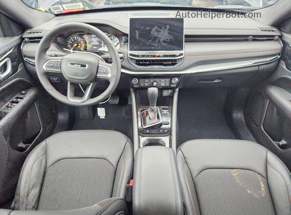 3C4NJDDN9ST570021 2025 JEEP COMPASS Черный Вид панели приборов